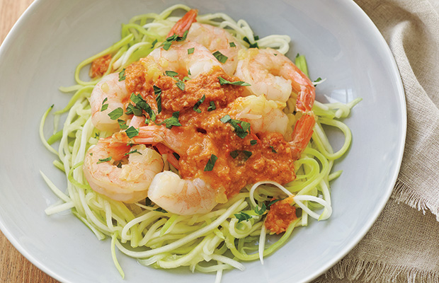 Whole 30 Recipes: Garlic Shrimp with Zucchini Noodles