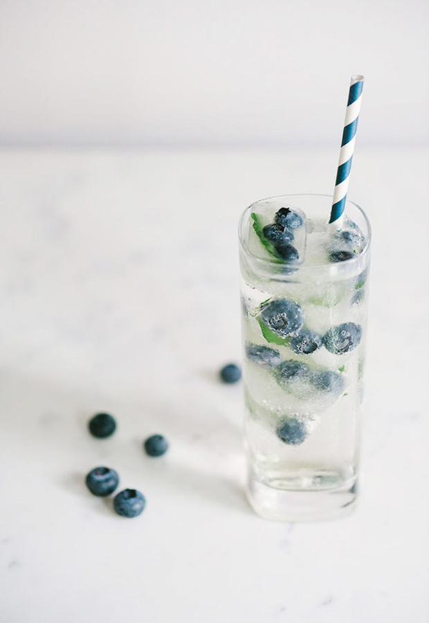 Low-Sugar Cocktails With Seltzer Water: Blueberry Mint Fizz Recipe