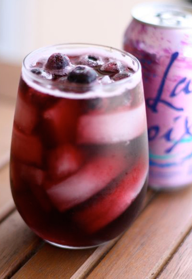 Low-Sugar Cocktails with Seltzer Water: Red Wine Berry Spritzer Recipe