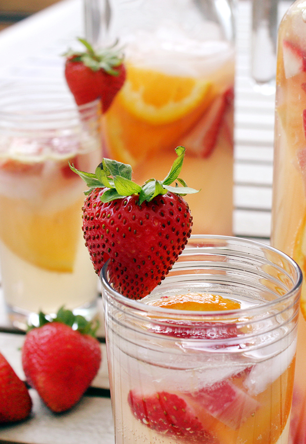 Low-Sugar Cocktails with Seltzer Water: White Berry Sangria Recipe