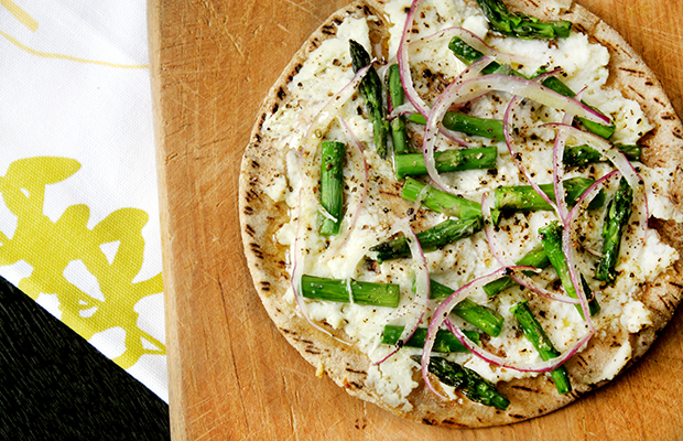 30-Minute Meals: Asparagus Pita Pizza